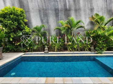 LB03010 3BR Absolute Beachfront Villa in Sanur