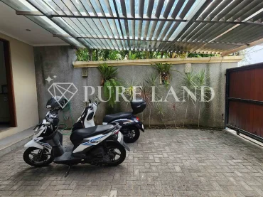 LB03010 3BR Absolute Beachfront Villa in Sanur
