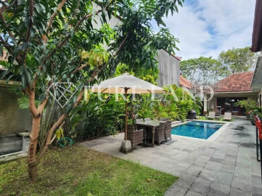 LB03010 3BR Absolute Beachfront Villa in Sanur