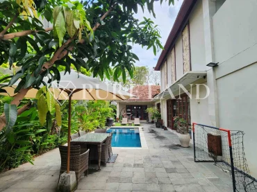 LB03010 3BR Absolute Beachfront Villa in Sanur