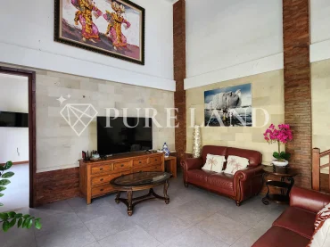LB03010 3BR Absolute Beachfront Villa in Sanur