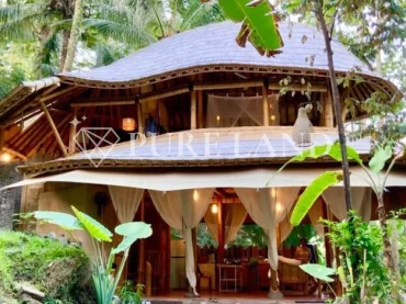 LB05021 1BR Spacious Riverfront Bamboo Villa in Ubud