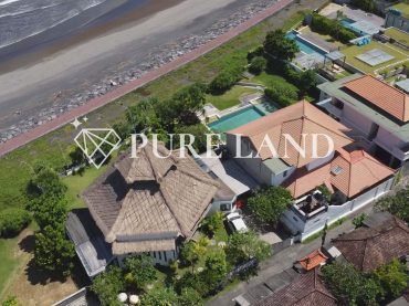 4BR Beachfront Paradise in Ketewel